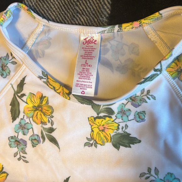 Justice Floral Cropped Rashguard with Cutout. Size L (12/14) - Picture 4 of 12